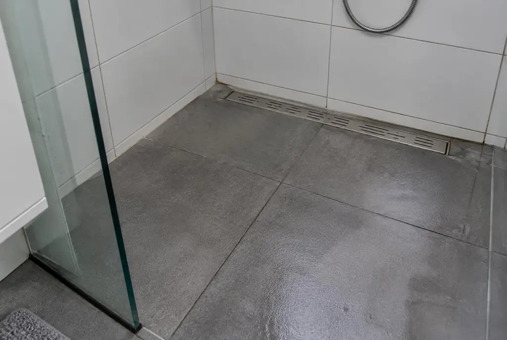 Lekdetectie Cothen – lekkende inloopdouche met natte voegen